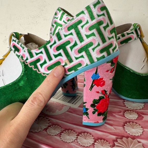 Hot Chocolate Rose Heels - Picture 4 of 7